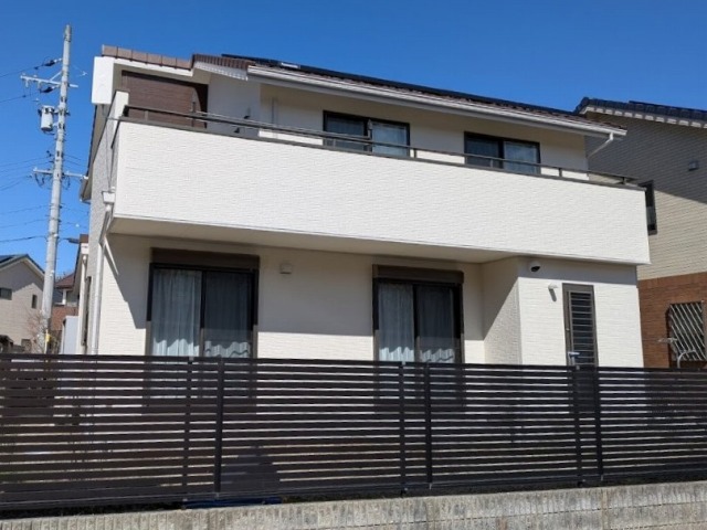 瀬戸市 ホワイト×ブラウン 多彩仕上げ 洋風住宅 外壁塗装 施工例 外壁塗装 南面完成 イメージ