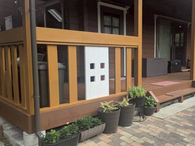 豊田市 オーク×ロイヤルレッド系 ログハウス 外壁塗装 施工例 バルコニー手摺塗装 完成 イメージ