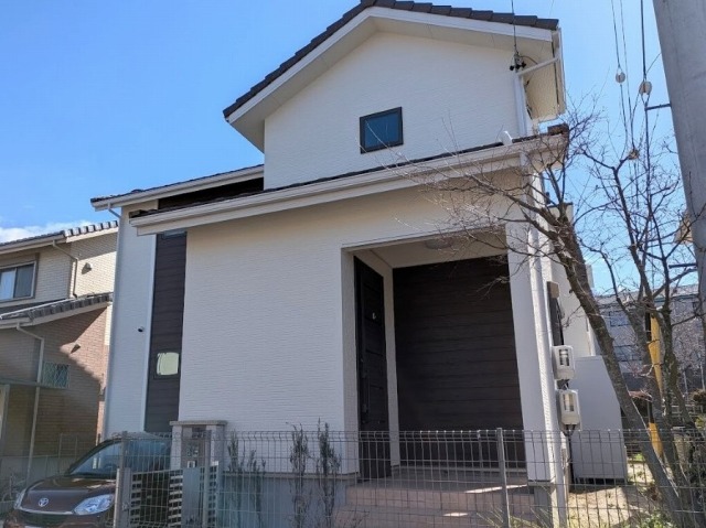 瀬戸市 ホワイト×ブラウン 多彩仕上げ 洋風住宅 外壁塗装 施工例 外壁塗装 正面完成 イメージ