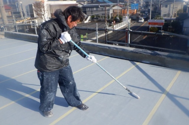 東郷町　愛知つばめ交通㈱ 様　白×ブルー系　外壁塗装　施工例　屋上防水　イメージ