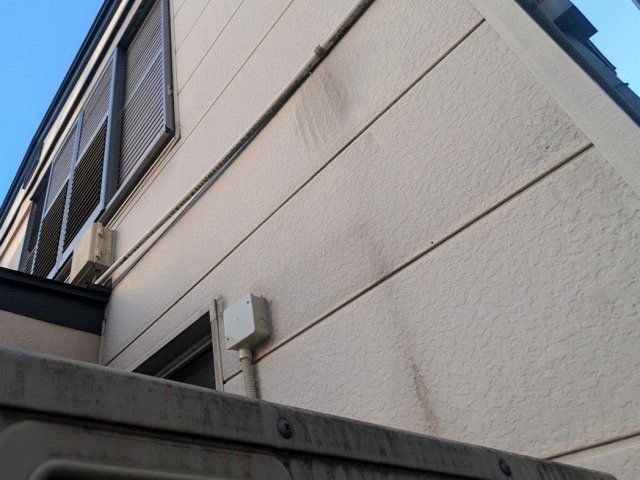 千種区　ベージュの外観から　洗練されたホワイト系へ　外壁塗装　施工例　外壁塗装前　汚れ・退色　イメージ