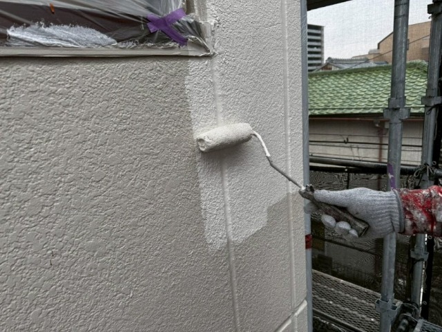 瑞穂区　ホワイト×グレー系　モダン住宅　外壁塗装　施工例　外壁上塗り　イメージ