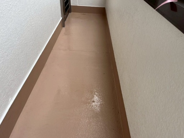 瑞穂区 ホワイト×グレー系 モダン住宅 外壁塗装 施工例 ベランダFRP防水塗装 完成 イメージ