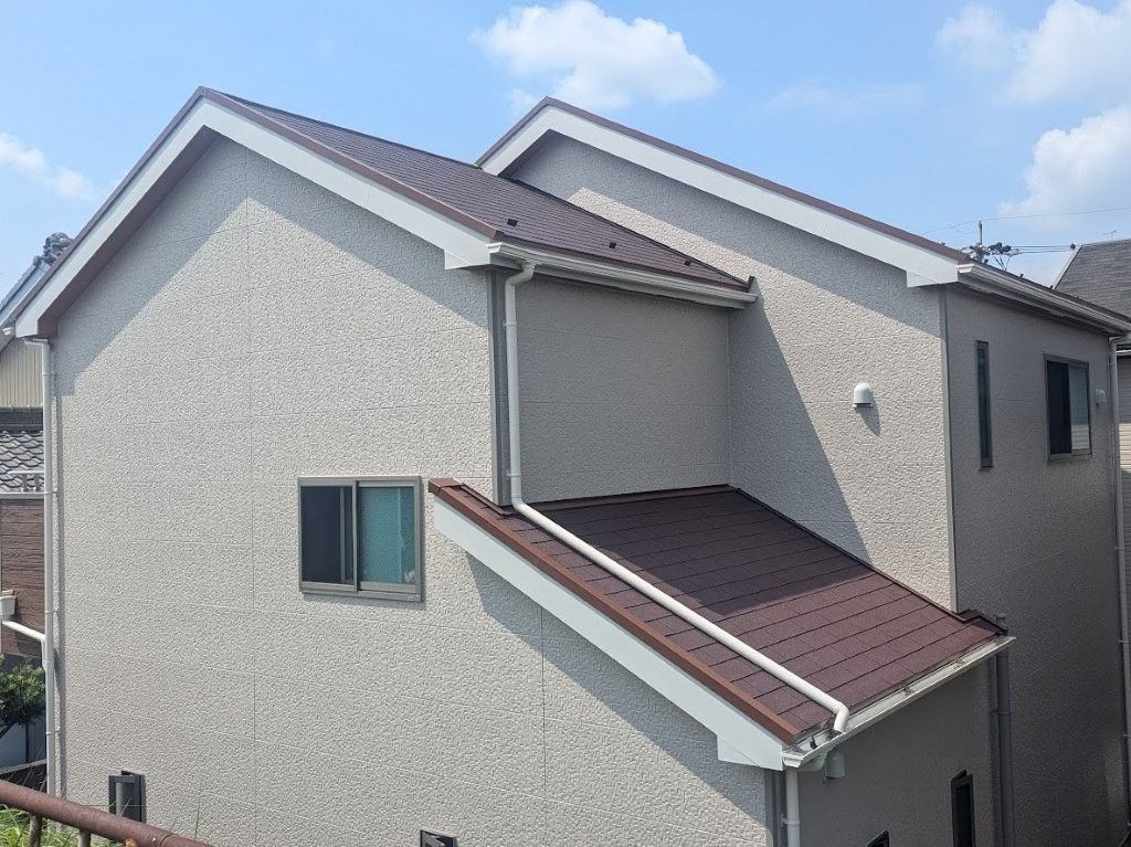 中川区 ナチュラルベージュ×木目調ダブルトーン 外壁塗装 施工例 外壁・屋根・破風塗装 完成 イメージ
