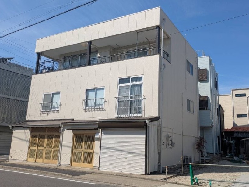 名古屋市北区 明るく整えるホワイト外壁×遮熱屋根 外壁塗装 施工例 外壁塗装正面 完成 イメージ