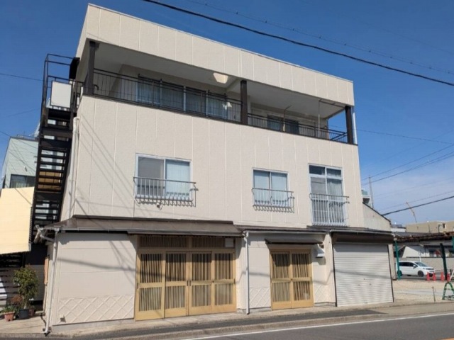 名古屋市北区　明るく整えるホワイト外壁×遮熱屋根　外壁塗装　施工例の写真