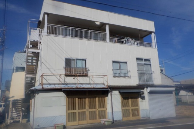 名古屋市北区　明るく整えるホワイト外壁×遮熱屋根　外壁塗装　施工例　塗装前　イメージ