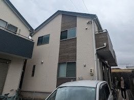 中川区　ナチュラルベージュ×木目調ダブルトーン　外壁塗装　施工例　塗装前　イメージ