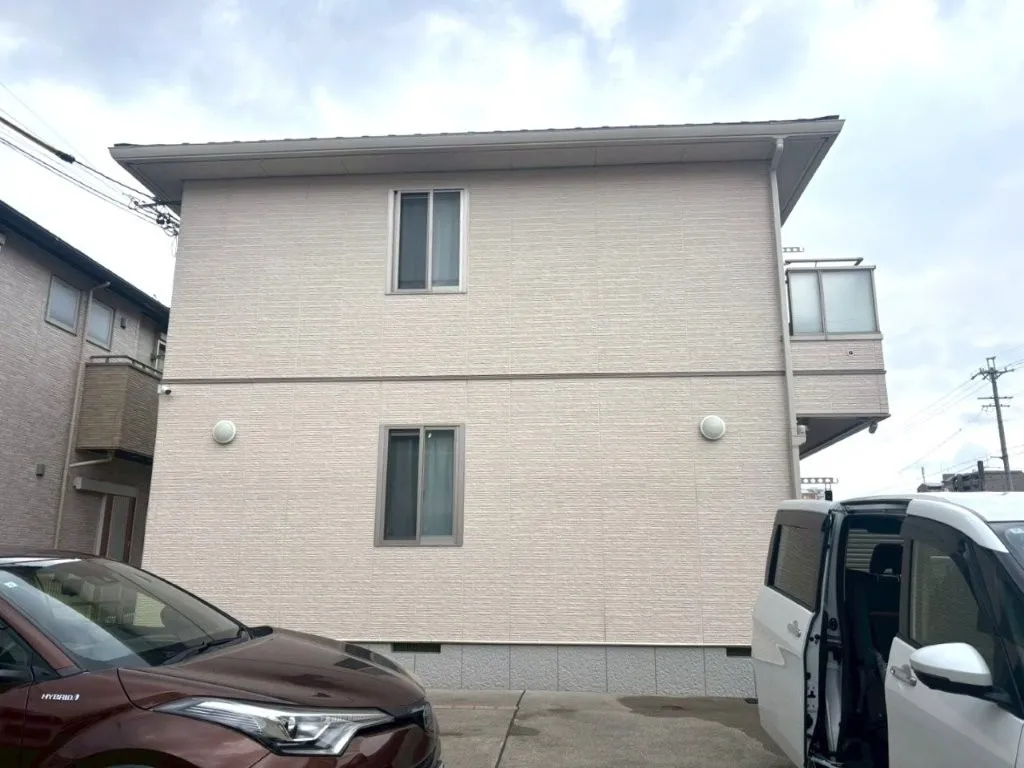 中川区 　賃貸アパート　上品なアイボリーベージュへ　外壁塗装　施工例　イメージ
