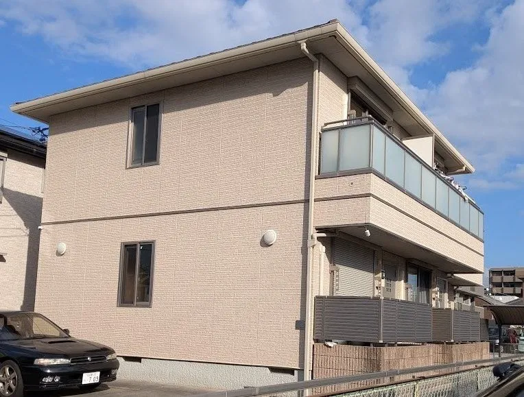 中川区 　賃貸アパート　上品なアイボリーベージュへ　外壁塗装　施工例　イメージ