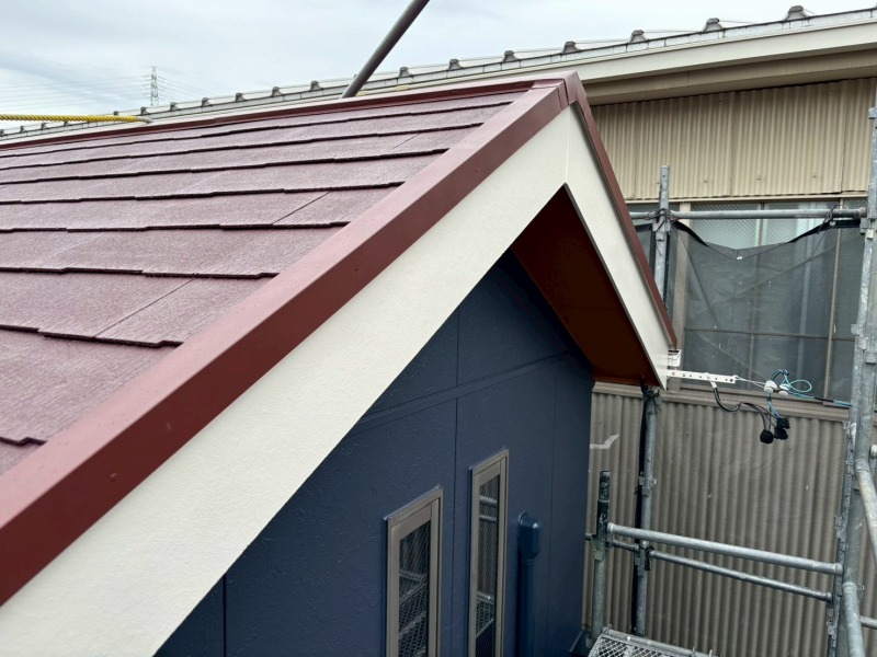 千種区　ネイビーと木目調ダブルトーン外壁塗装　施工例　屋根・破風・2階外壁　完成　イメージ