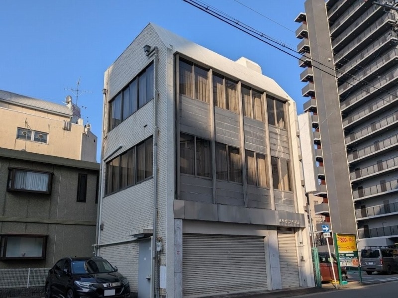 熱田区　3階建てビル　外壁塗装　施工例　塗装前　イメージ