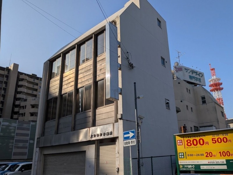 熱田区　3階建てビル　外壁塗装　施工例　塗装前　イメージ